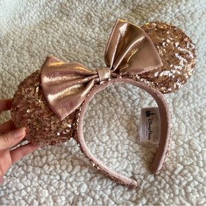 Like new - Rose gold minnie ears